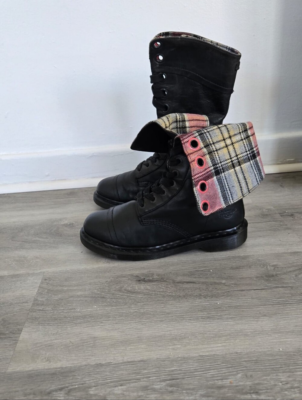 Dr. Martens Black Leather Lace-Up Combat Boots Triumph SZ 9 - Picture 8 of 8